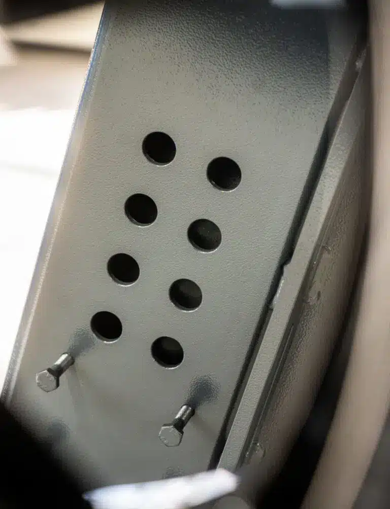 Detailansicht eines perfekt entlackten Werkstuecks nach Entlackung und nach perfekter Pulverbeschichtung